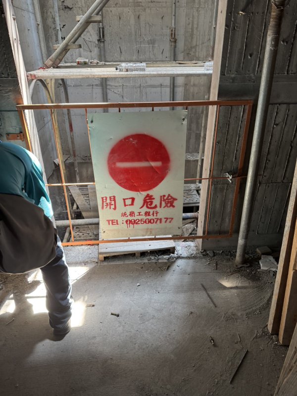 電梯活動柵門